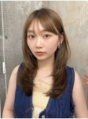 レイヤーカット　ミディアム　顔周りカット　ベージュカラー　