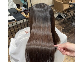 ティティアンバイイザ(titian by IZA)の写真/【クセやうねりが気になる…】そんなお悩みには、髪質改善ストレートがオススメ！