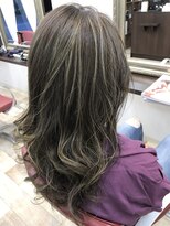 ヘアーサロン イルア 北越谷(hair salon I'LUNA)&nbsp;極細ハイライトグレー