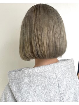 ルーツ(ROOTS) ハイトーンミニボブ♪