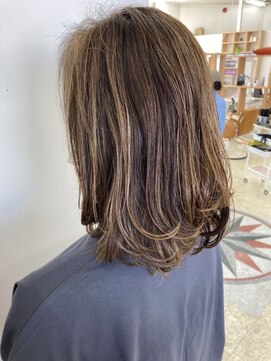 レオ 幸手(Leo) 20代30代40代大人かっこいいハイライトブリーチ無造作ミディ