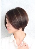 前下がり襟足くびれショートスタイル