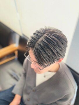 ヘアーワークス ボナ(HAIR WORKS bona.) メンズでも綺麗な艶感の毛流れセンターパート 髪質ケアトリ