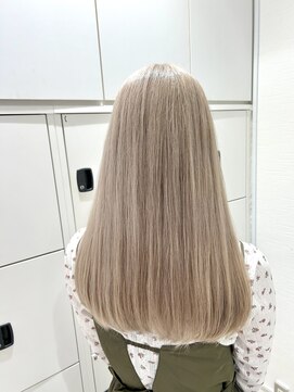 ケンジ 平塚 アネッタ(KENJE annetta) 艶髪ハイトーン/ブランドヘアー