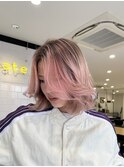 ピンクの外国人ボブヘア