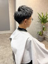 グローブ バーバー(GROVE BARBER)&nbsp;ツーブロック　アップバング　ローフェード　スパイキーショート