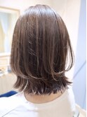 外ハネレイヤーボブ×オリーブベージュ