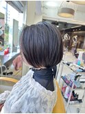 大人可愛い20304050代黒髪ショートボブ 前髪なし 前下がり