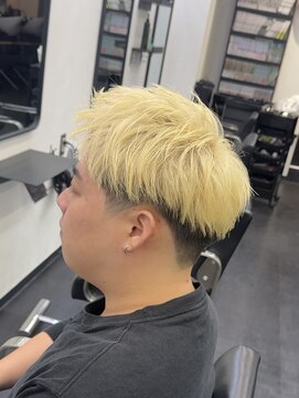 メンズサロンドットリアン(dot. lien) メンズハイトーンショートアップバング金髪短髪メンズ刈り上げ
