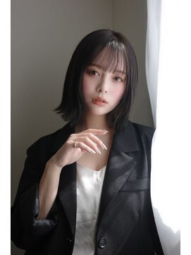 トーン(tone) 外ハネボブ/レイヤーボブ/黒髪アッシュ