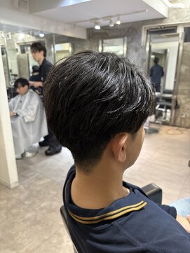 オーシャントーキョー ホワイト 原宿(OCEAN TOKYO WHITE) 黒髪刈り上げセンターパートビジネスショート