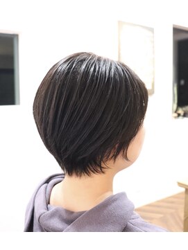 ウィスカーヘアー(whisker hair) ショートボブ