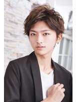 ルーツ(ROOTS) ラフなセンターパートで顔型補正