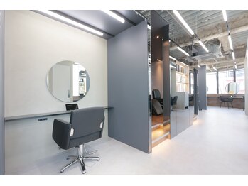 半個室サロン youres hair 髪質改善 トリートメント&ヘッドスパ 東新宿店