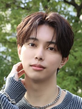 オーシャントーキョーウエスト 心斎橋 (OCEAN TOKYO WEST) メンズヘア韓流センターパートブラウンカラーコンマバング