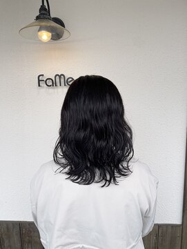 フェイム(FaMe) ミディアムカット×アッシュブラック