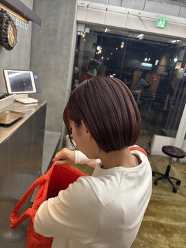 ベロ(BELO) ぱつっとボブ×カシスレッド