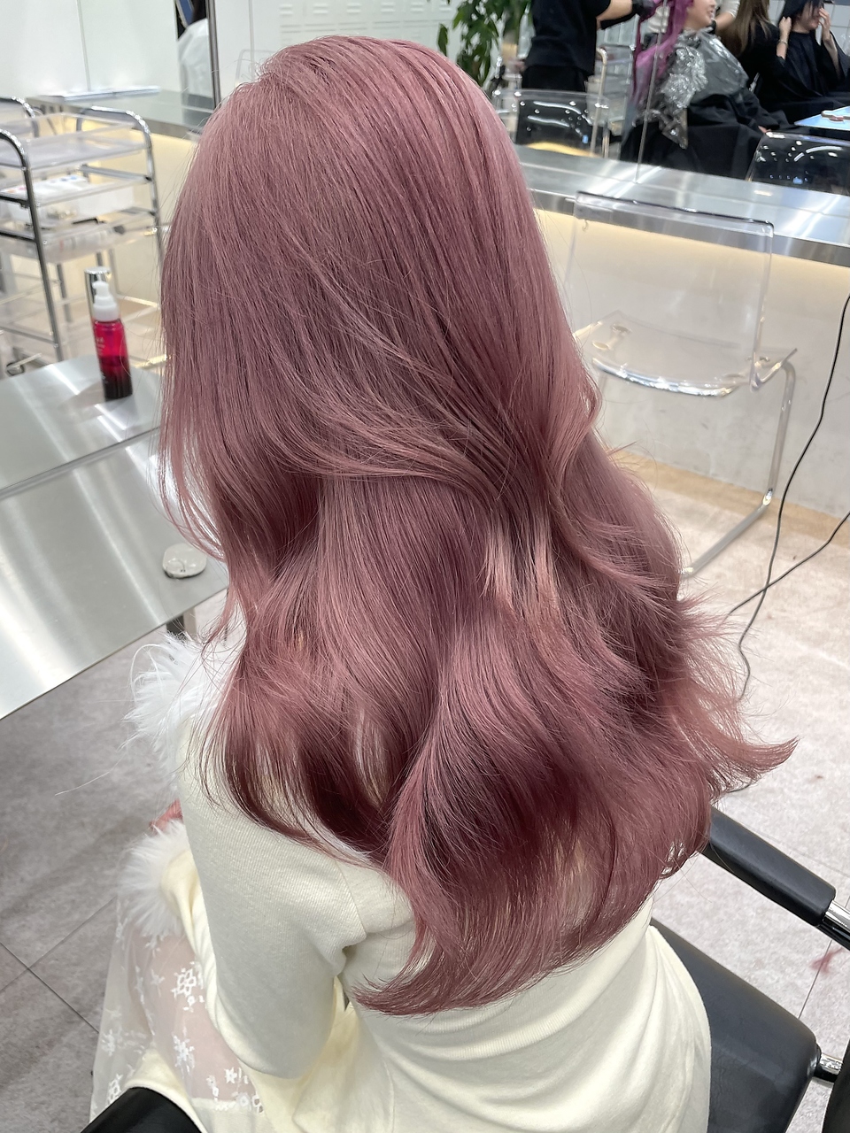 渋谷ブリーチダブルカラー顔周りレイヤーカットピンクベージュ