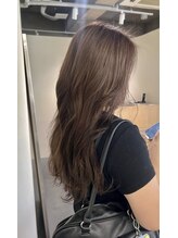 ワンカラーでオレンジ味を打ち消し透明感カラーを実現！人気の暗髪オリーブベージュ。