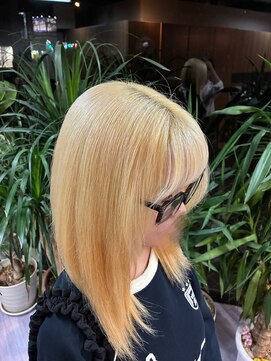 ブロンドヘア(坂本 萌絵)