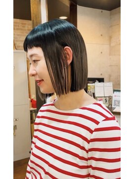 クオート(quoit) 大人の切りっぱなしボブ　オン眉　ストレートヘア