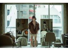 ロン(ron)の雰囲気（大きな窓ガラスから降り注ぐ光がとても心地よく落ち着く空間です）
