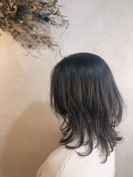 メイナ(MENA by safaria) レイヤーくびれスタイル