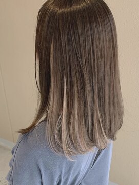 グロウ 上野御徒町(grow) 耳かけ/フォギーベージュ/マッシュウルフ/外ハネ[上野/御徒町]