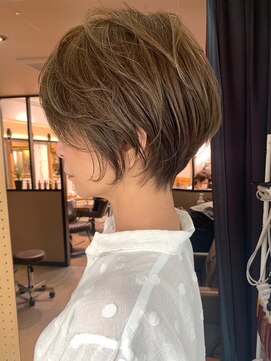 アヴァロン(AVALON) 絶壁解消☆イルミナカラー×大人ショートボブ