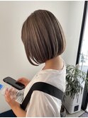 切りっぱなしボブ　シアーベージュ　ミルクティーグレージュ