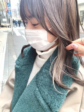 テトラ バイ ネオリーブ 横浜西口店(tetra by neolive) 白っぽグレージュのイヤリングカラー☆