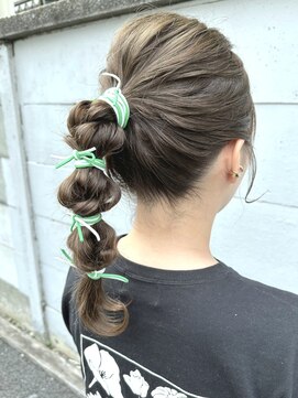 ルロン(Le rond) どんなシチュエーションにもオススメ★革紐アレンジポニー