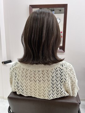 ルックアット(Look at) 【Lookat】20代30代40代透明感カーキベージュ ニュアンス