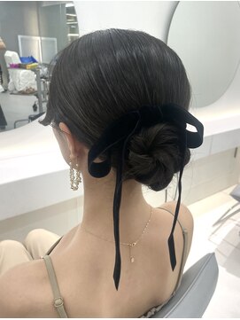 アールプラスヘアサロン(ar+ hair salon) タイトシニヨン