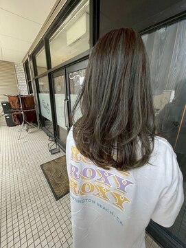 アイリス(IRIS) グレージュ切りっぱなしボブ前髪ありミニボブミルクティベージュ