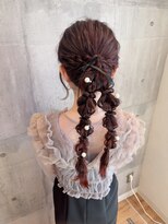 アトラ ハッピーヘアライフ 昭和町店(attra happyhairlife) 編みおろしツインポニー