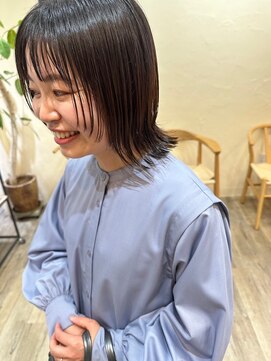 シフト(SHEEFT) ナチュラル外ハネミディ うるツヤさらさら髪質改善