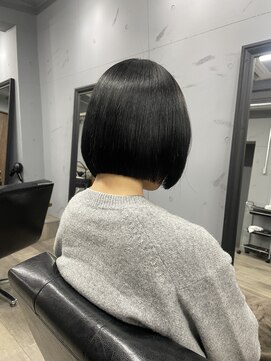 ダーツ(darts) "darts マツダレン"どこから見ても綺麗なライン【前下がりボブ】