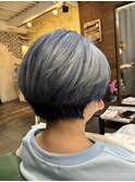 ショートカットハイトーンカラー　ホワイトブルーグラデーション