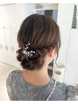 ロイリー バイ ローウェ 立川(Loely by Louwe) ふわふわシニヨン / 結婚式アレンジ