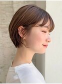 顔周りレイヤーカットグレージュカラーくびれボブショートカット