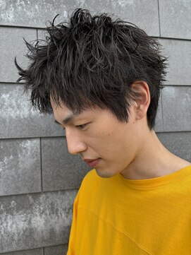 ヒュイル バイ ニアウ(Hwyl by Niau) メンズスパイキーショートスパイラルパーマニュアンスパーマ眉毛