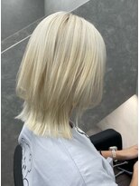 ファイブバイジエクト 堀江(FIVE by The Ect) ホワイトブロンド/インナーカラー/クラゲヘアー