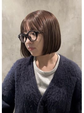 ヘルベチカ・ヘア(Helvetica hair) 切りっぱなしボブ/タッセルボブ/ベージュカラー/グレージュ