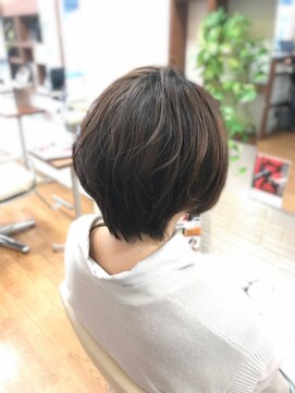 スローリー(slowly) 【slowly】　後頭部ふんわりショート♪