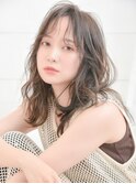 流れるようなロングレイヤースタイル/前髪は薄めに
