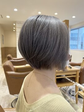 ラボヌールヘアー 宇都宮店(La Bonheur hair) シルバーカラー☆前下がりショートボブ