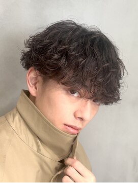 フィフス トウキョウ (fifth TOKYO) センターパートツイストスパイラルパーマメンズマッシュパーマ