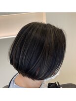 イキ(Iki.)&nbsp;白髪ぼかしハイライト、美髪矯正、ショートボブ