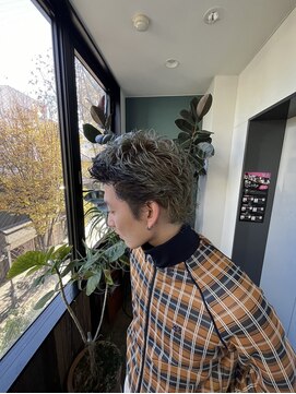 ビハインドザカーテン(BEHIND THE CURTAIN) メンズパーマ×デザインカラー